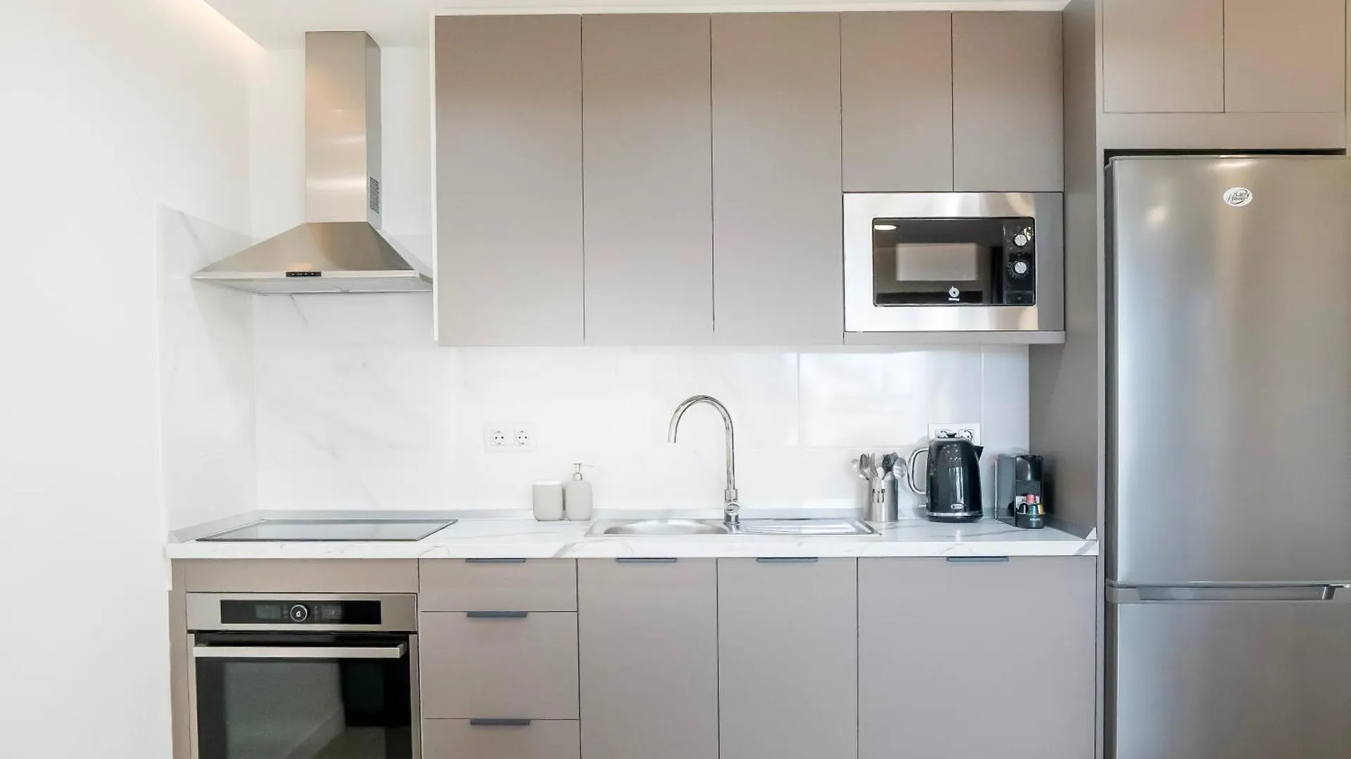 Newly Renovated, Luxurious Apartment With A Heated Pool, 259 San Miguel de Abona Spanien