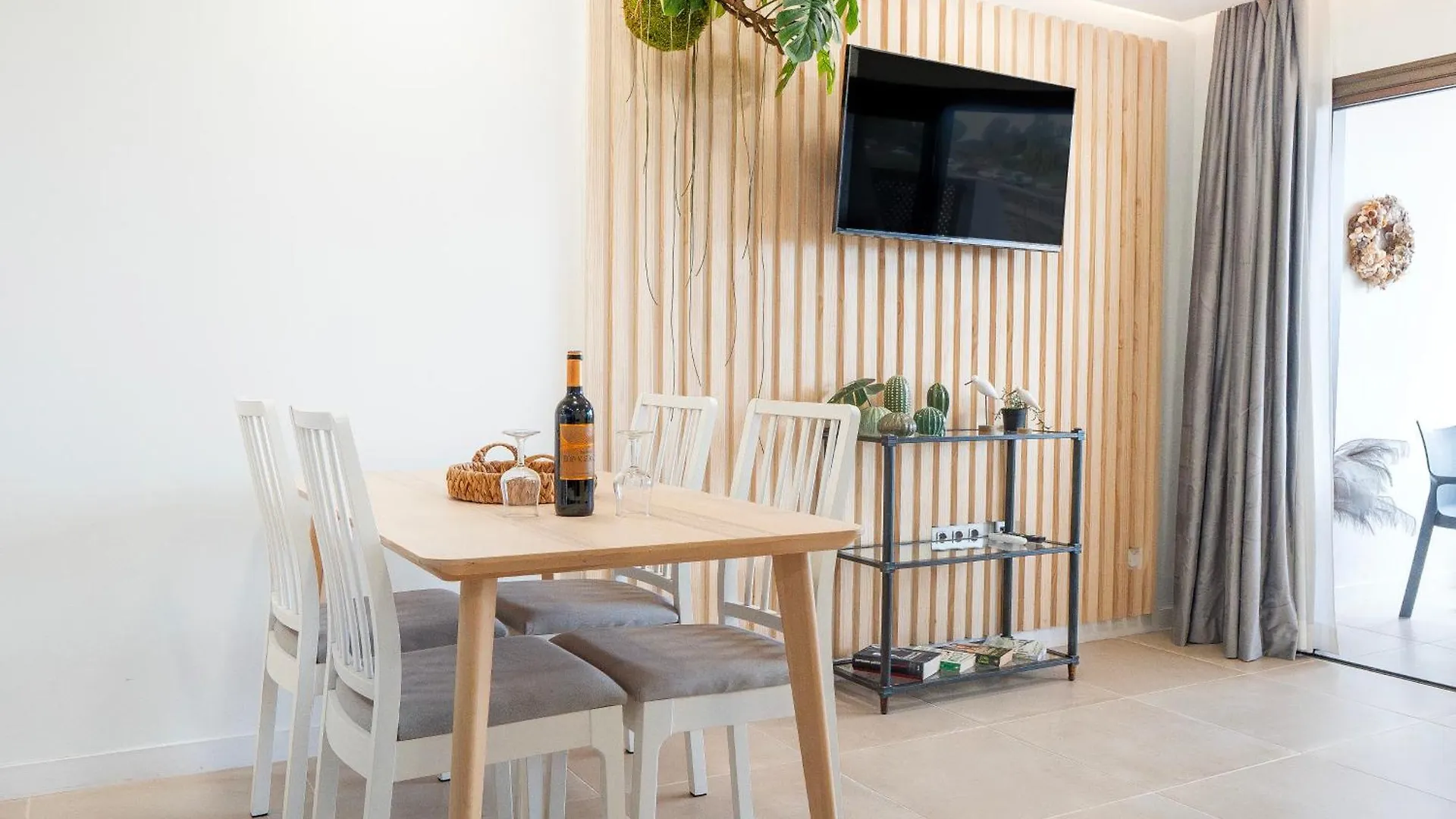 Ferienhaus Newly Renovated, Luxurious Apartment With A Heated Pool, 259 San Miguel de Abona