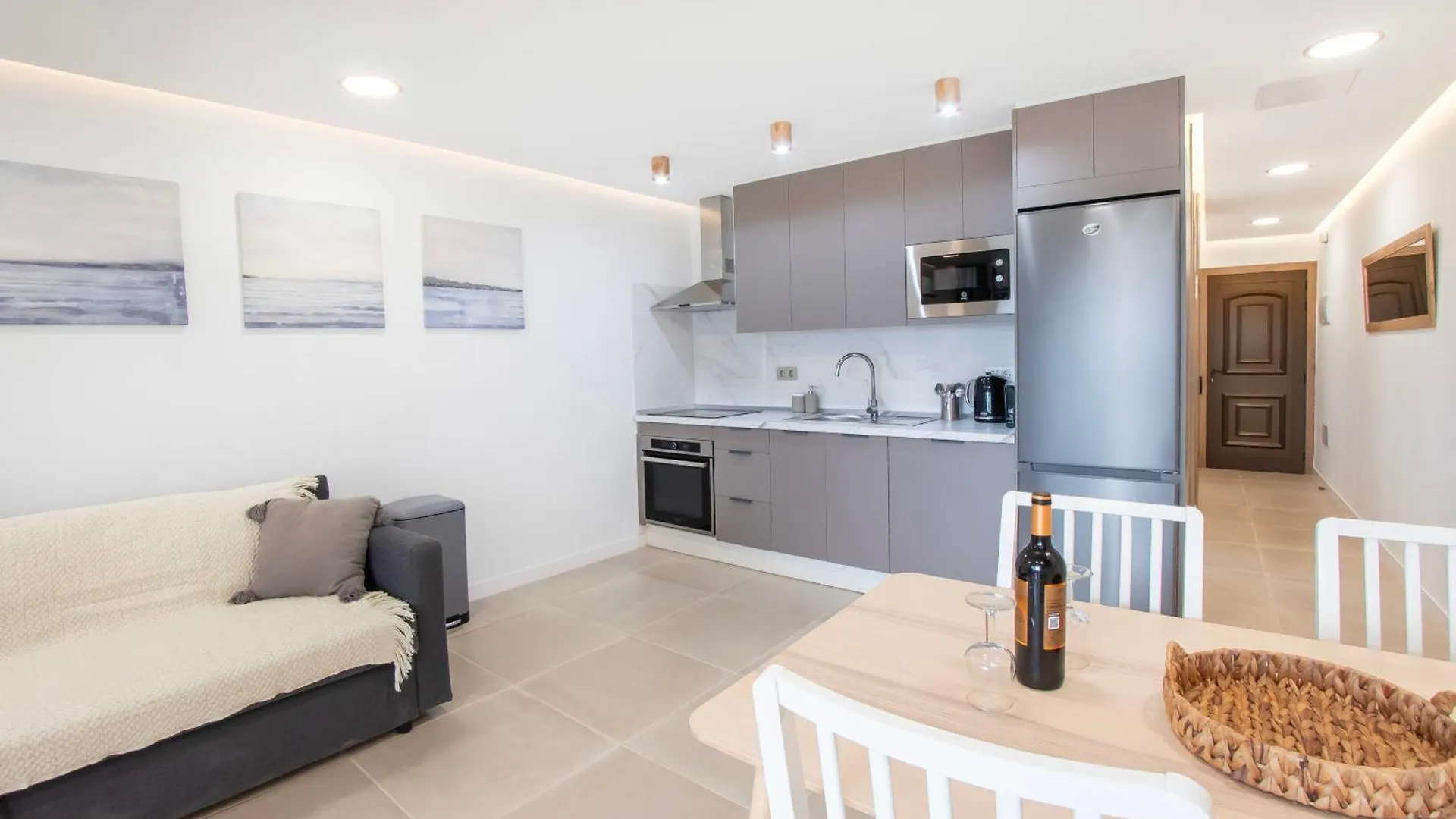 Newly Renovated, Luxurious Apartment With A Heated Pool, 259 San Miguel de Abona Ferienhaus