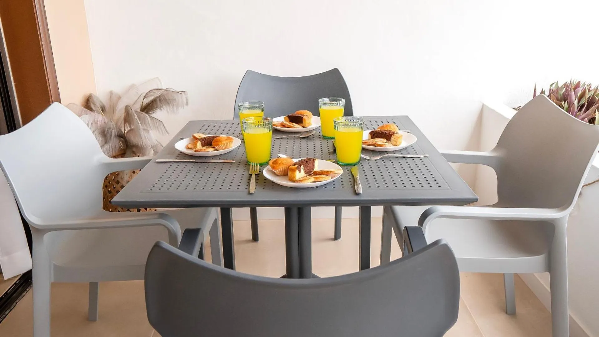 Newly Renovated, Luxurious Apartment With A Heated Pool, 259 San Miguel de Abona Ferienhaus