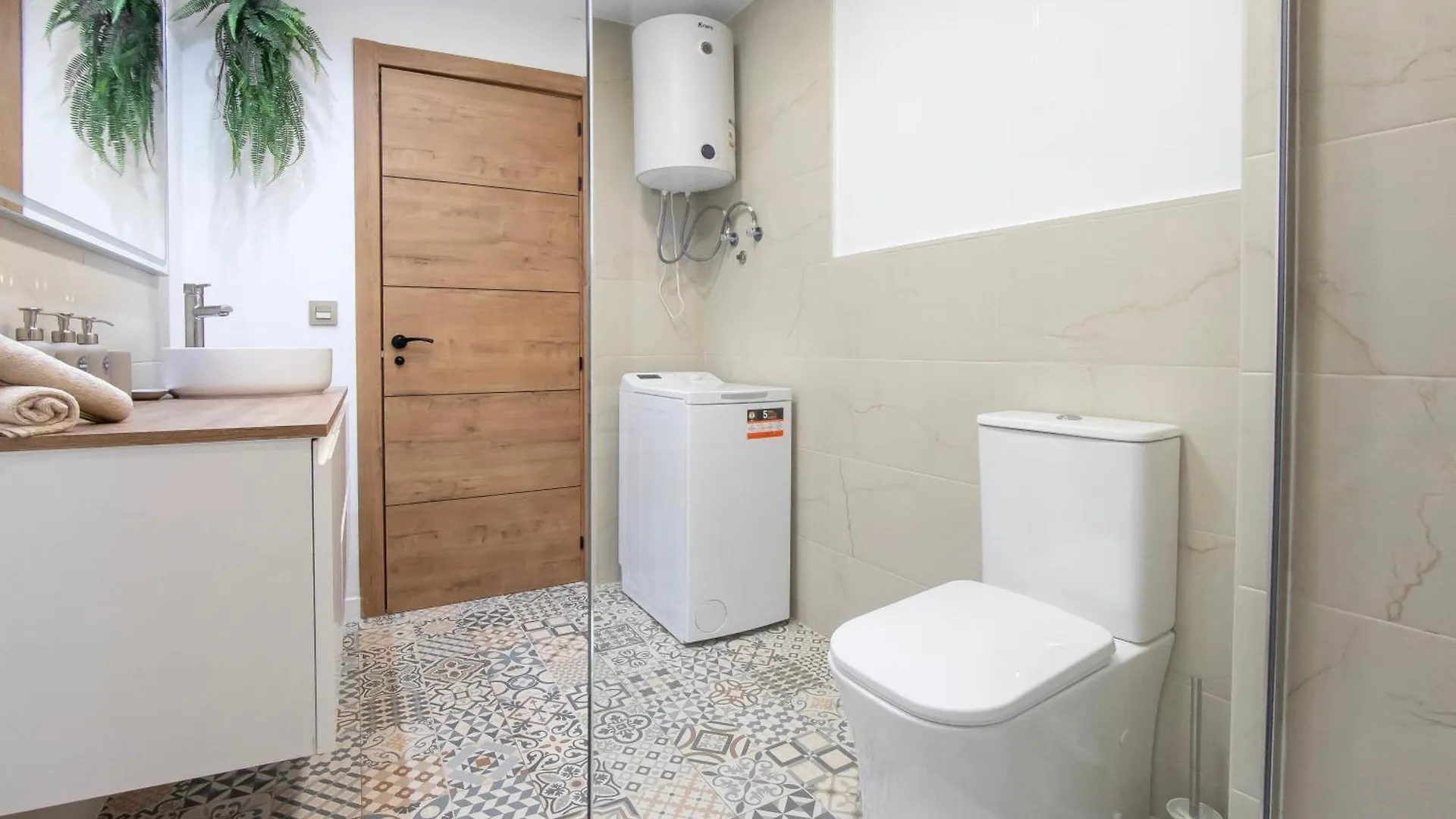 Newly Renovated, Luxurious Apartment With A Heated Pool, 259 San Miguel de Abona Ferienhaus