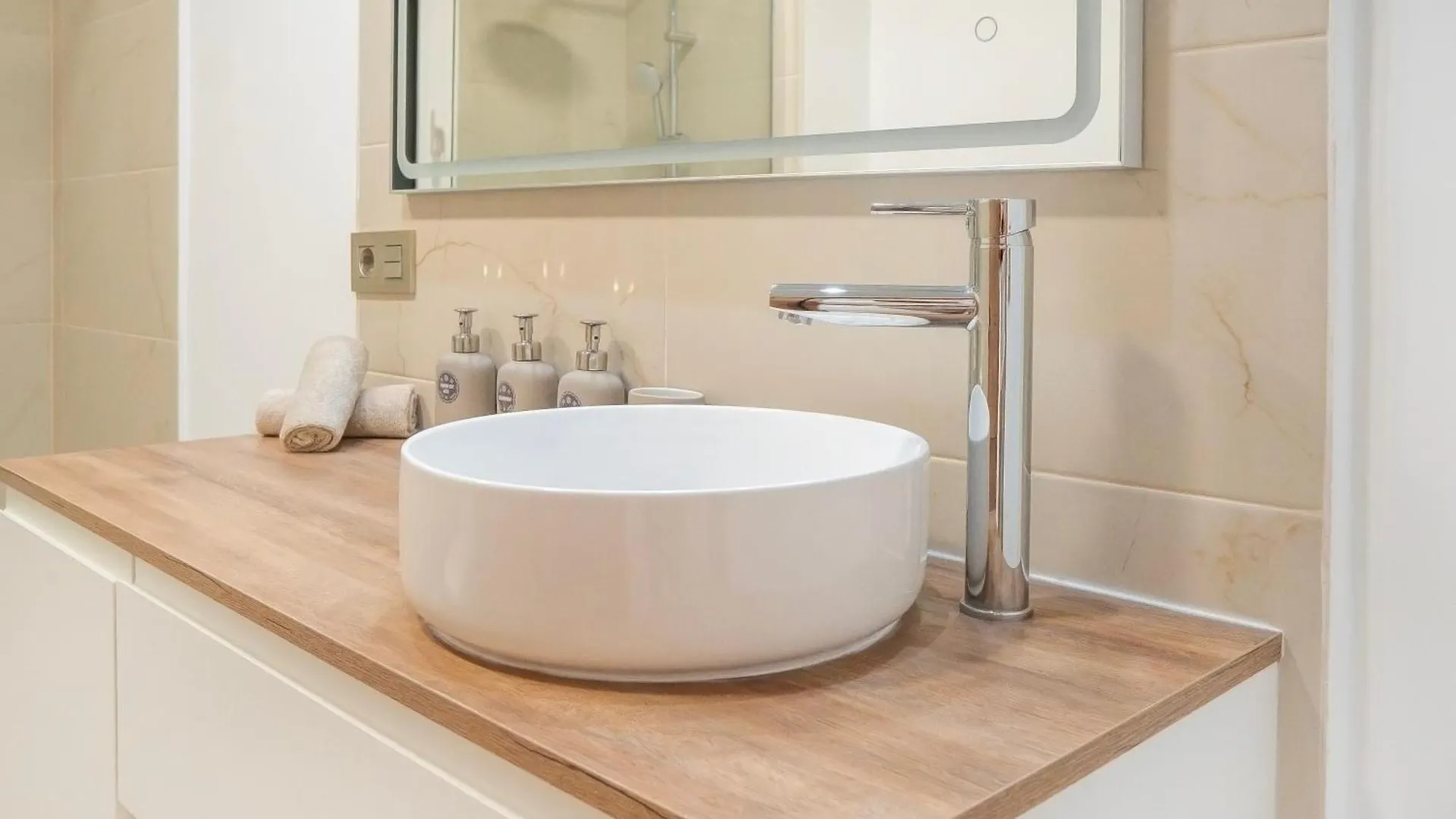 Newly Renovated, Luxurious Apartment With A Heated Pool, 259 San Miguel de Abona 0*,  Spanien